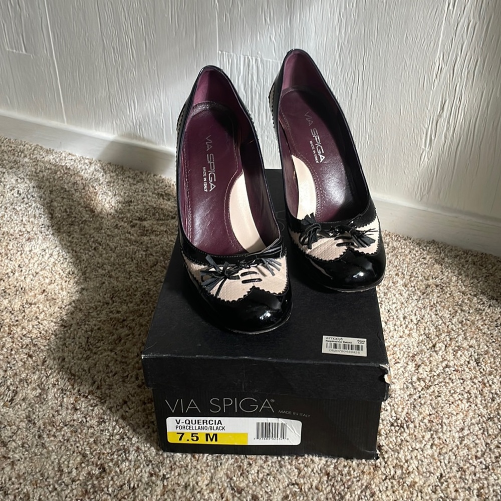Via Spiga two toned heels. Black and blush/cram color with tassels